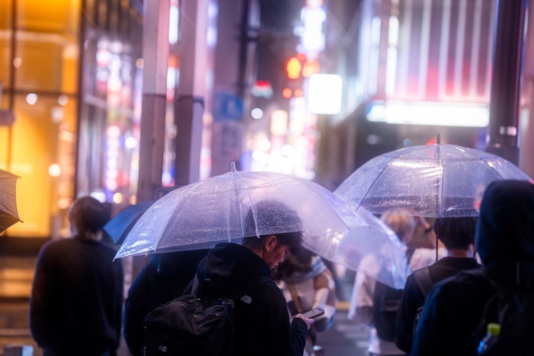 电影《长安的荔枝》发布推行曲《求》 姑苏路演张雪峰今世“牛马”亲子观众齐声称誉